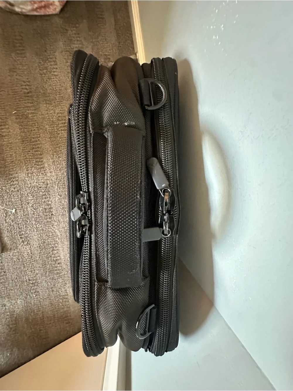 Brenthaven Convertible SC XF Laptop Bag /Backpack. retail 150$
